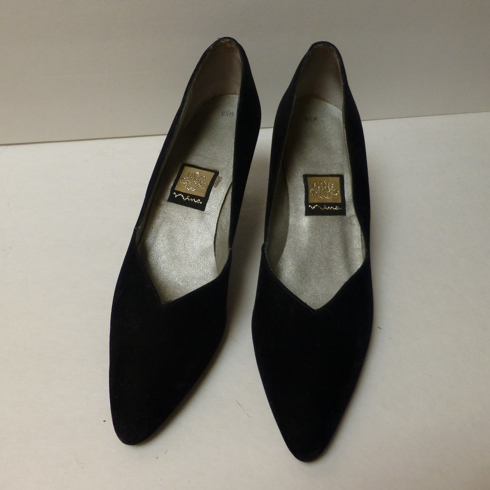 Emily In Paris Nina black velvet French kitten heels 8.5 med